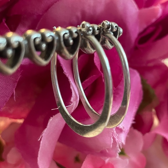 Silpada Sterling Silver ‘Back to Basics’ Classic Oval Hoop Earrings P1099 - Picture 9 of 16